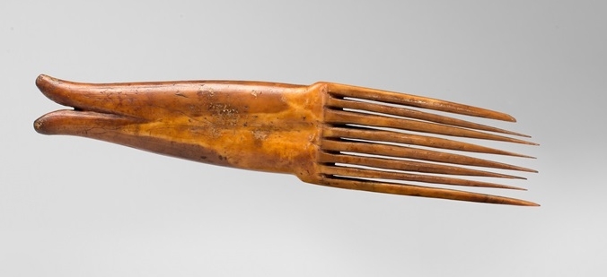 Thule comb from walrus ivory